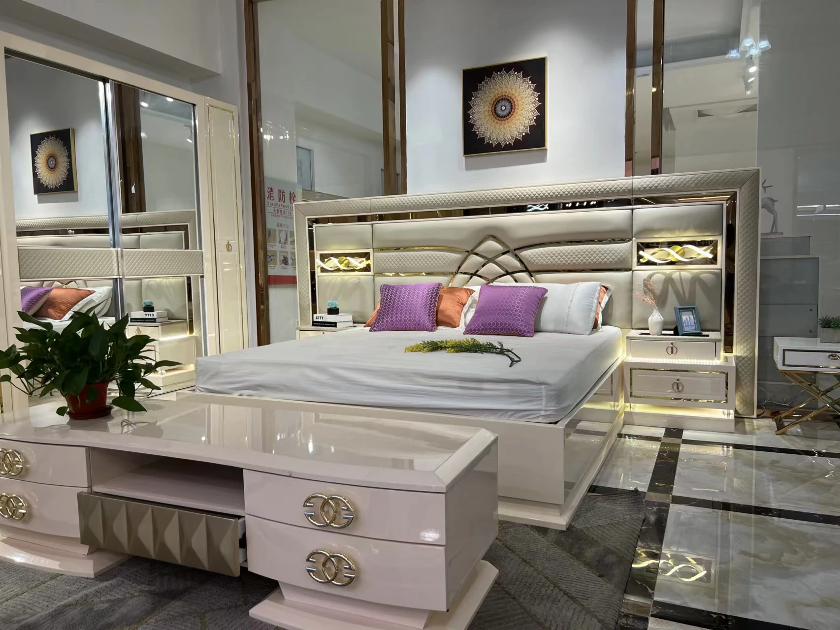 Italian Style Home Luxury Executive Low Price Bedroom Furniture Bed Wardrobe Bedside Table