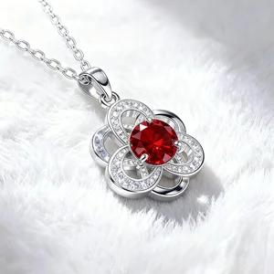 Fashion Jewelry 1ct Round Cut VVS1 Moissanite Four-Leaf Clover Pendant Necklace for Women Wedding