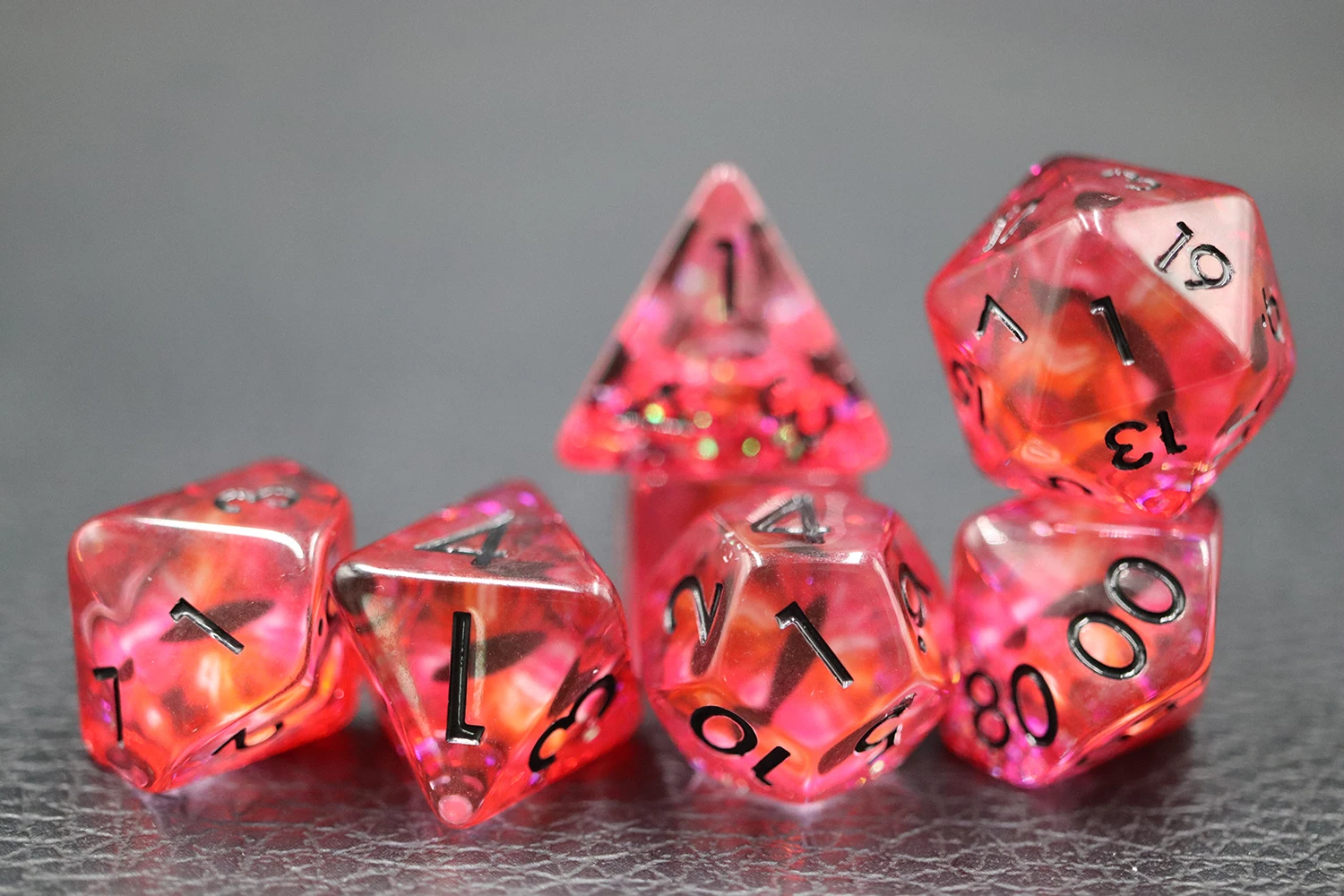 Hot Selling Custom Translucent Swirl Solid Dragon Eye Dice Set Polyhedral Resin for DND RPG Board manufacture