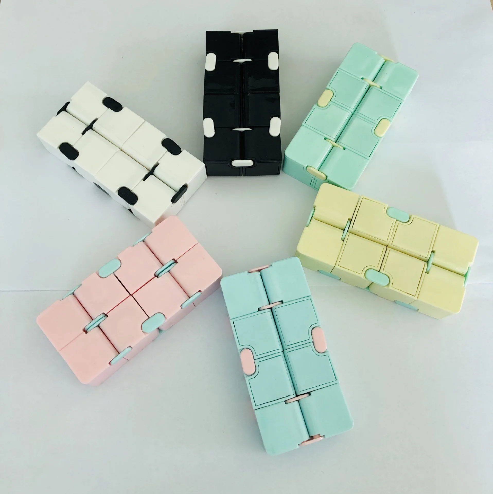 ZoneYan – Lot De 4 Cubes Infinis – Anti-stress – ABS – 4x4 Cm – Dès 3 Ans – Cadeau
