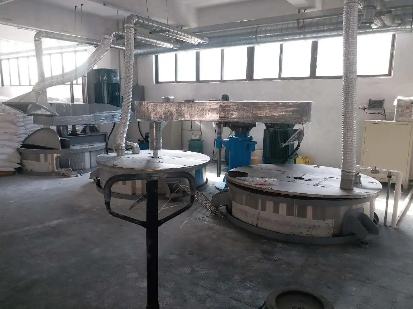 One Machine Two Mixing Tanks High Speed Automatic Grinding and Fertilizer Paint Dispersing Machine