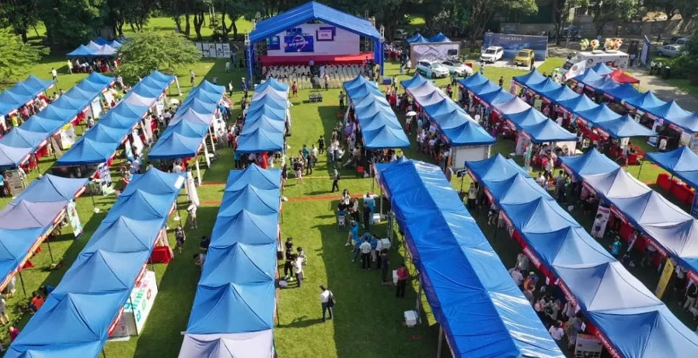 Outdoor Luxury Tents Waterproof Camping Supplies Family Portable Tent