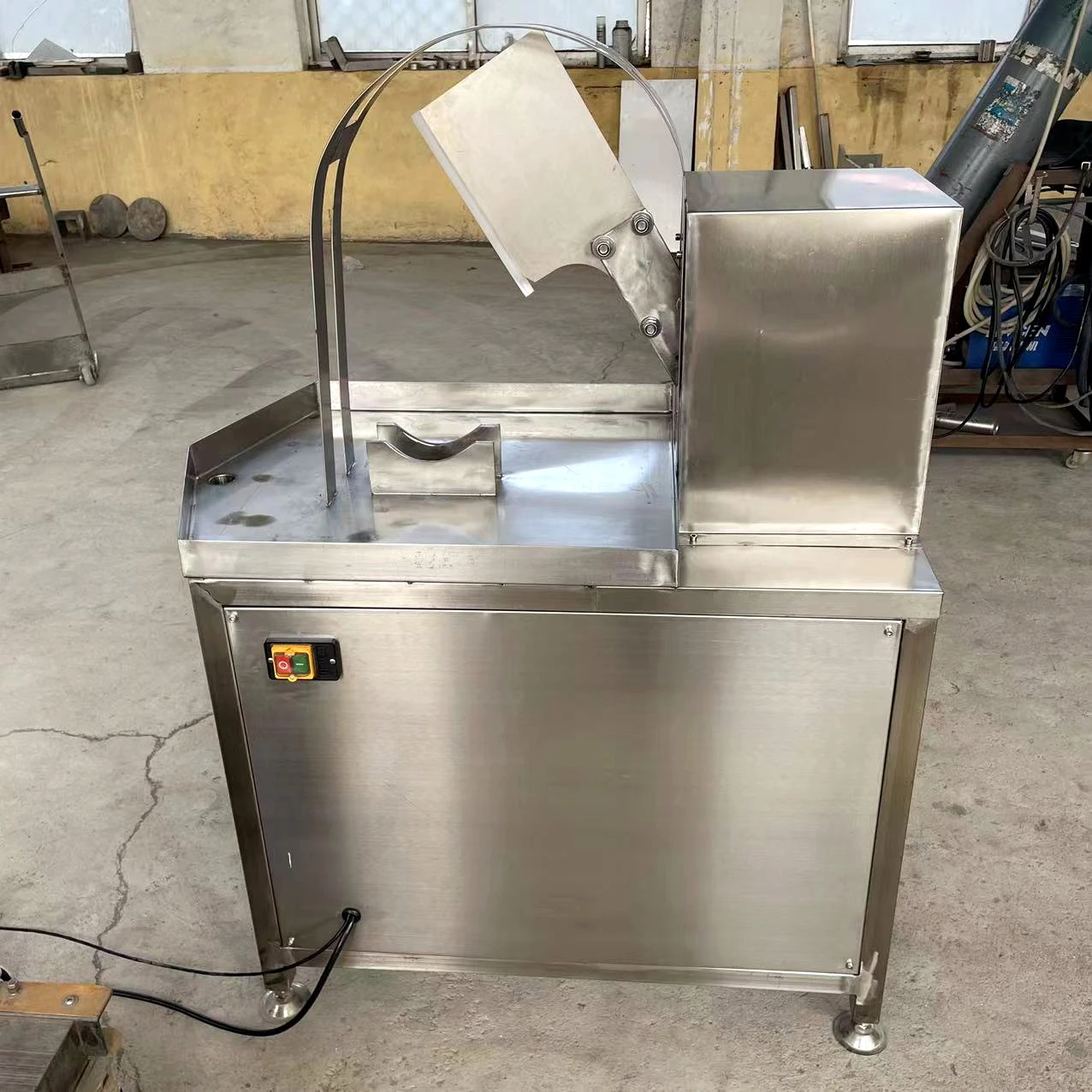 Coconut Water Extracting Processing Machine Young Coconut Cutting