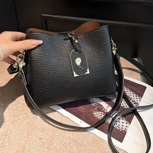 Classic Grained Pu Leather Bucket Hand Bag Rose Pattern Casual Crossbody Bag with Adjustable Strap for Women Sac