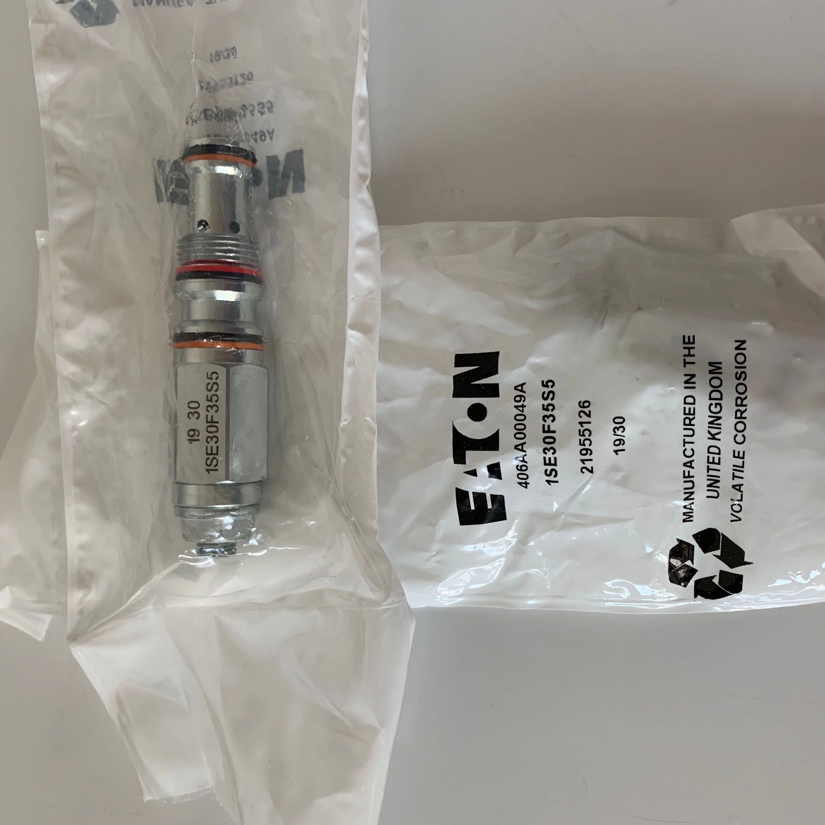 1SE30F35S5 406AA00049A EATON VICKERS Balance Valve Original Genuine