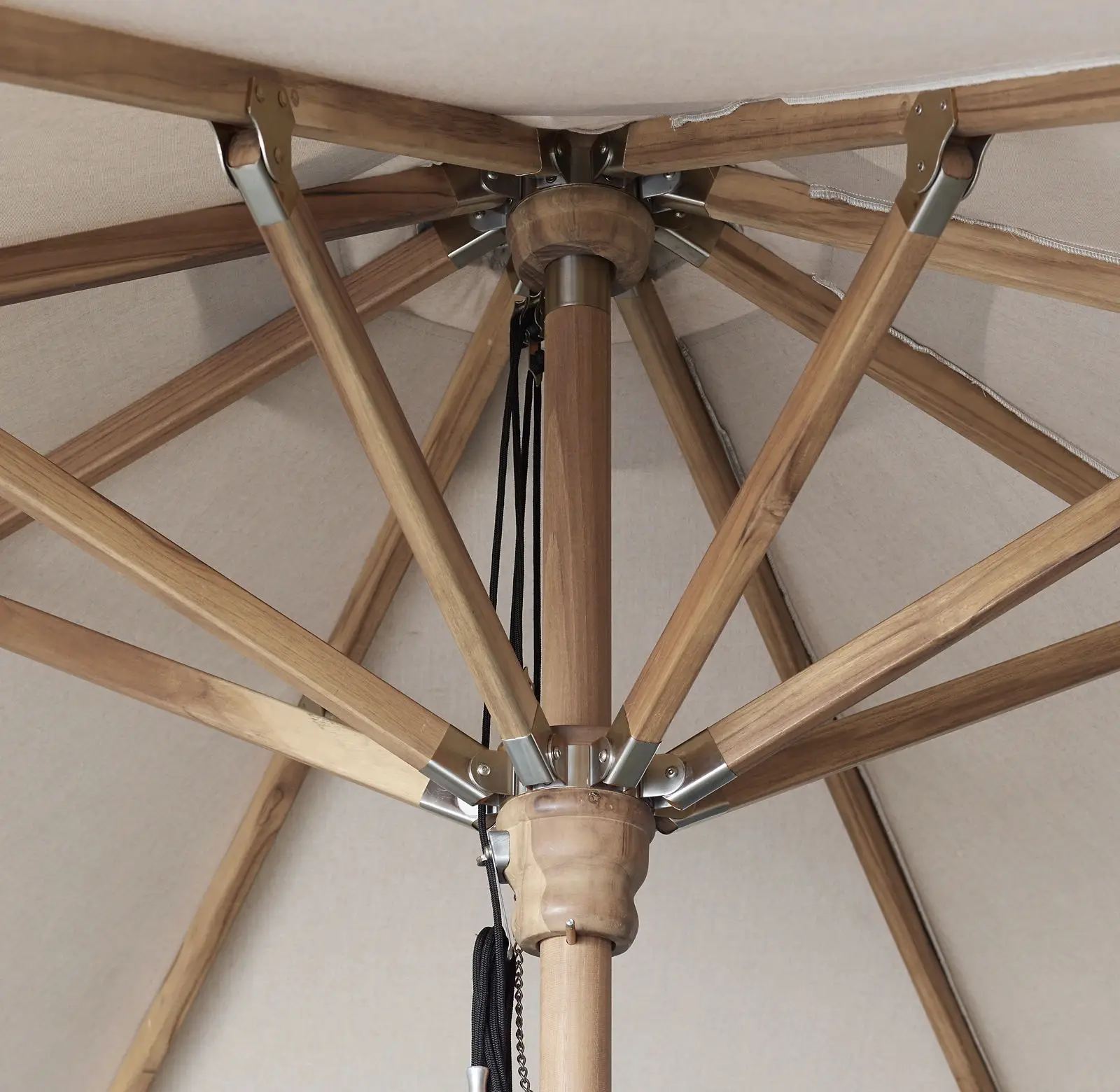 Luxury Crochet Patio Wooden Umbrella Handmade Cotton Tassels 2.5m