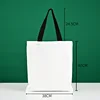 Bolso tote negro de 38x40 cm con asa de lona blanca.