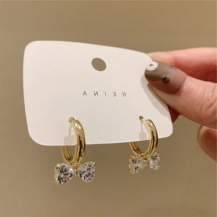 schijf Verbergen beginnen Vershal A870 Korean Design 18k Gold Plated Minimalist Cute Cz Bow Hoop  Earrings For Women Jewelry - Buy 18k Gold Plated Hoop Earrings,18k Gold  Plated Bow Earrings,18k Gold Plated Cz Bow Earrings