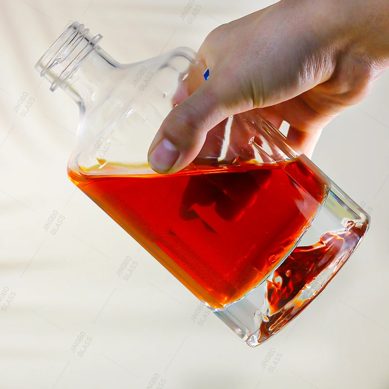 China Manufacturer 750ml Empty Glass Bottle for Whiskey
