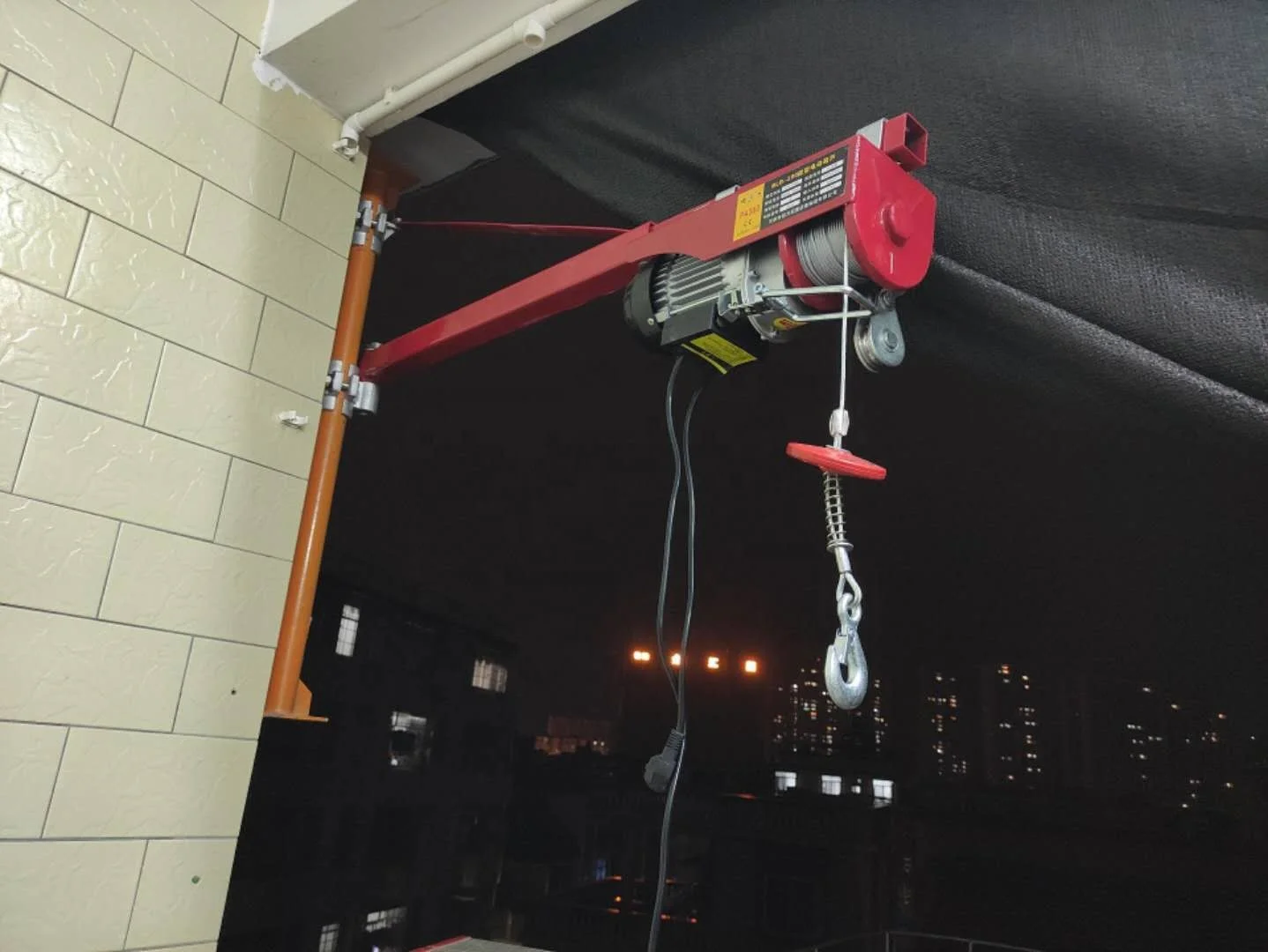 Small Electric Hoist for Home Use with Wall or Ground Scaffold Support
