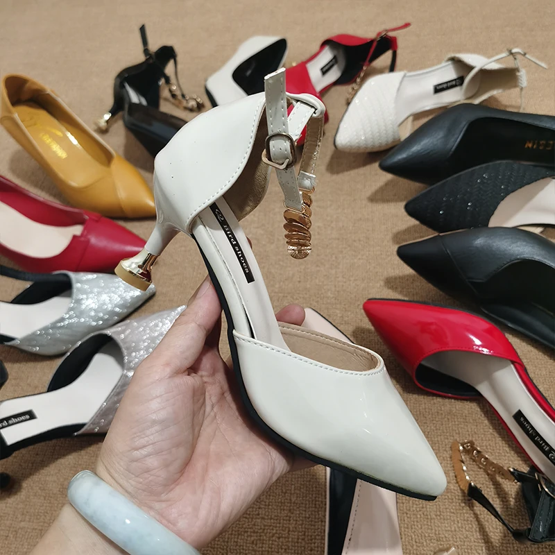 Tacones de aguja de ante negro con lazo en punta - Super X Studio