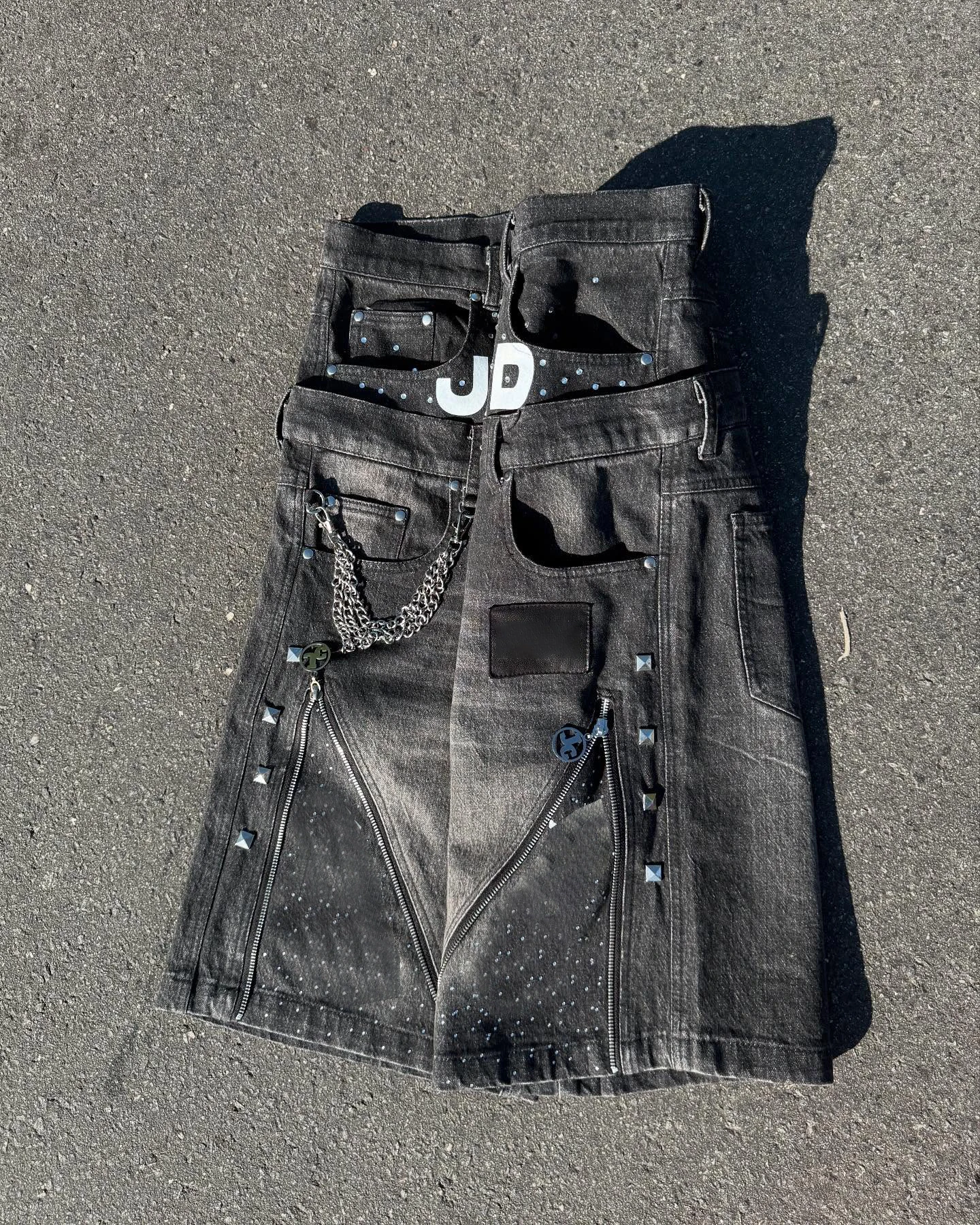 Custom Streetwear Denim Shorts Distressed Embroidery Patch Rhinestone Flared Jorts Jeans Double Waist Denim Shorts for Men gallery 5