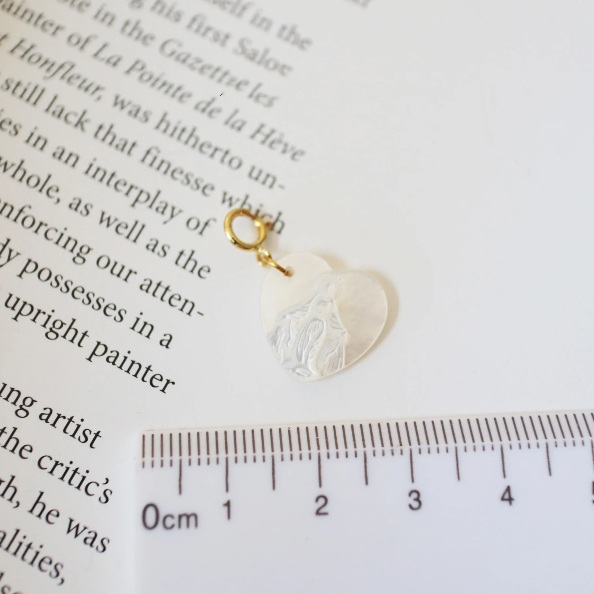 Hand Carving MOP Shell Cameo the Virgin Mary Pendant /Charm Stainless Steel Round Clasp DIY Necklace Bracelet Accessories