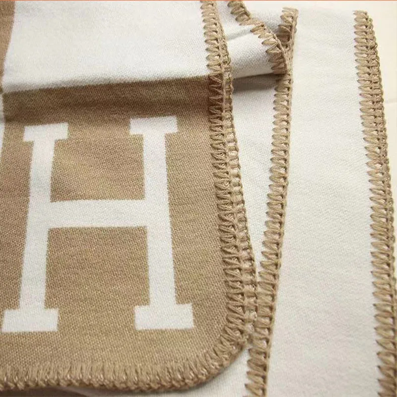 Popular H Letter Blanket Sofa Bed Acrylic Knitting Blankets Woven