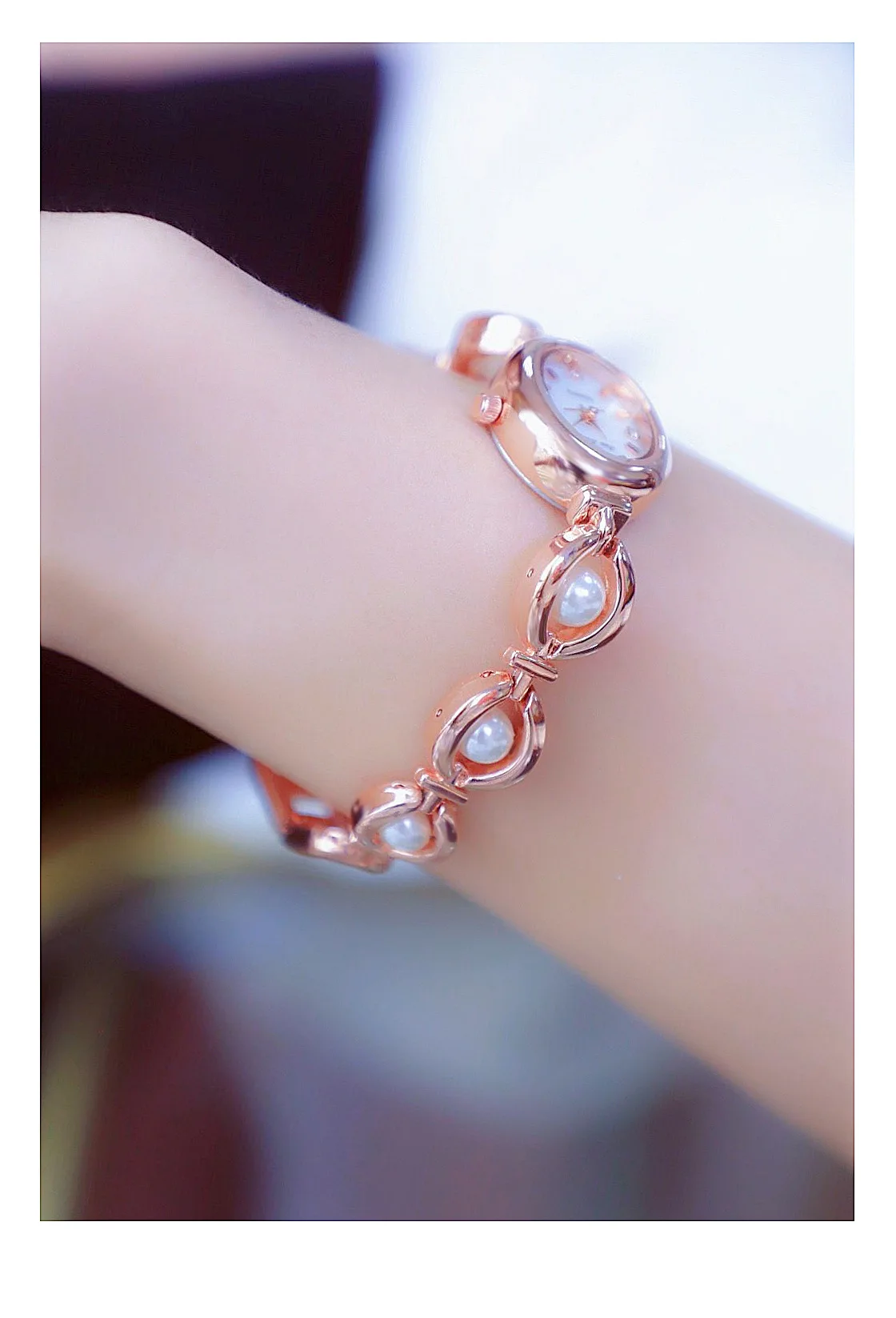 Orologio da Donna con Logo Personalizzato e Cinturino a Bracciale di Perle  in Oro Rosa con Movimento al Quarzo Giapponese e Diamanti