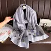 Perline per unghie fiore di begonia grigio chiaro
