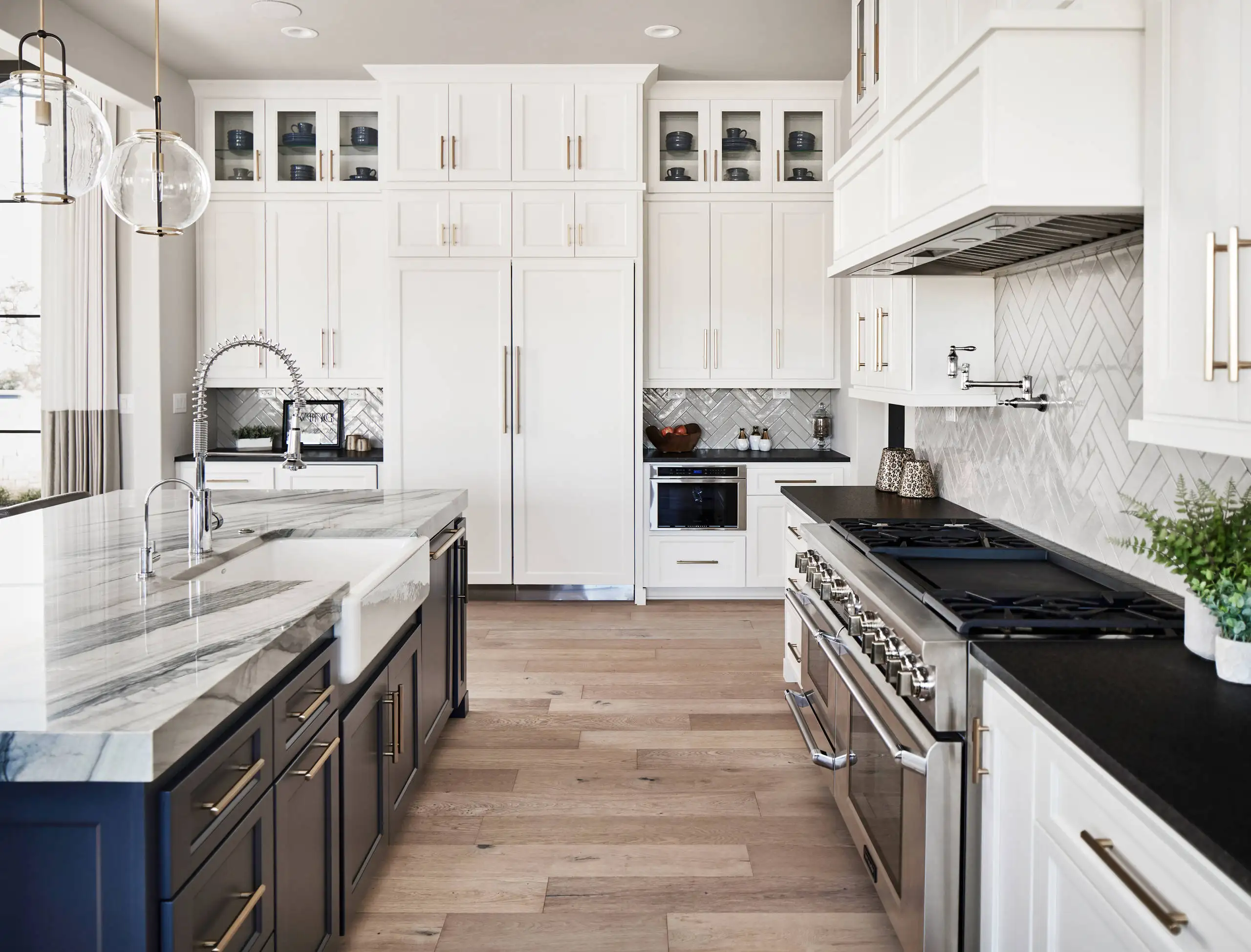 Modular Hampton Style Australia 2 Pac Finish White Shaker Solid Original Wood Kitchen Cabinet With Glass Doors