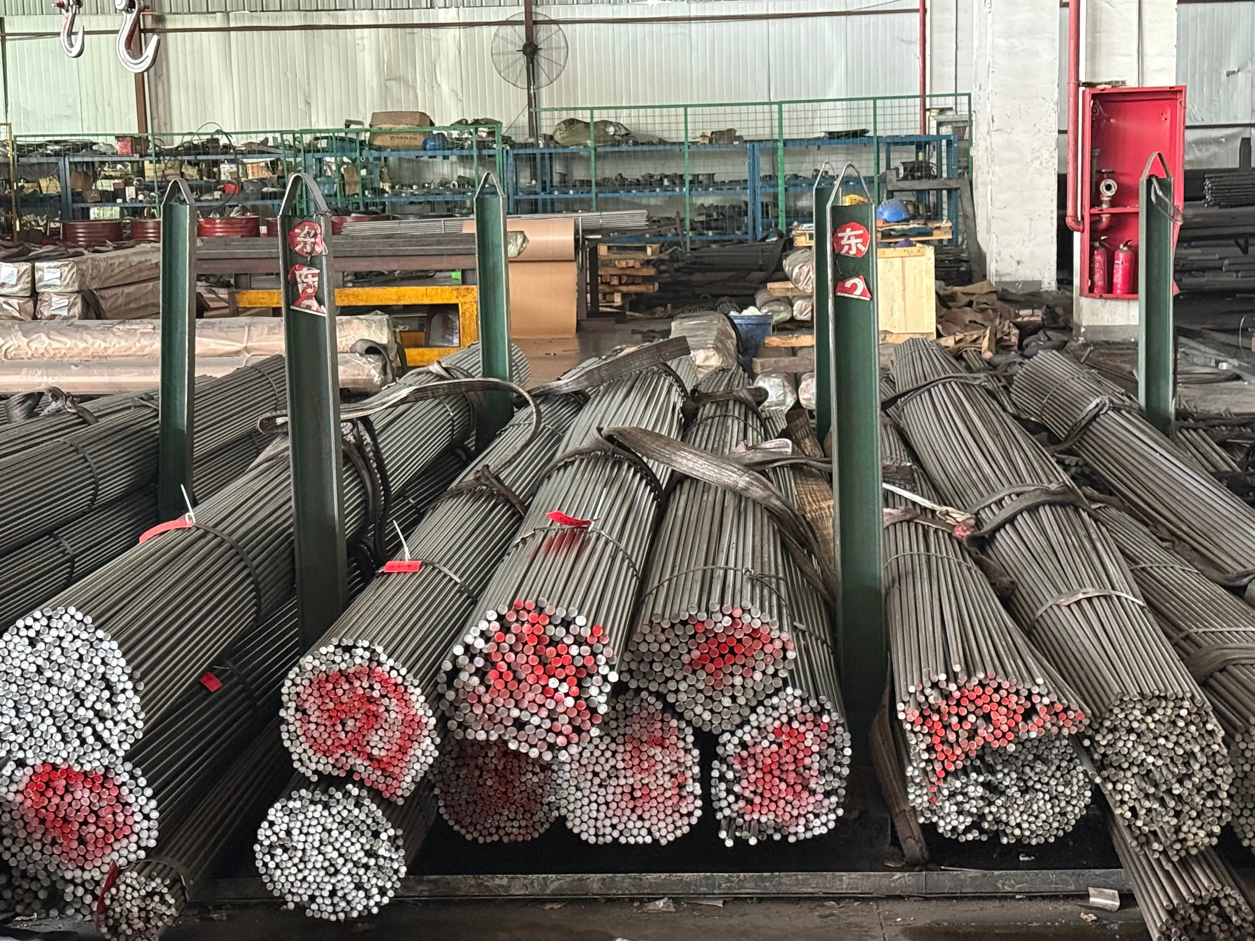 Smooth-running Durable Cold-drawn Round Bar GCr15 High-carbon Chromium Bearing Steel for Turbine Bearings manufacture