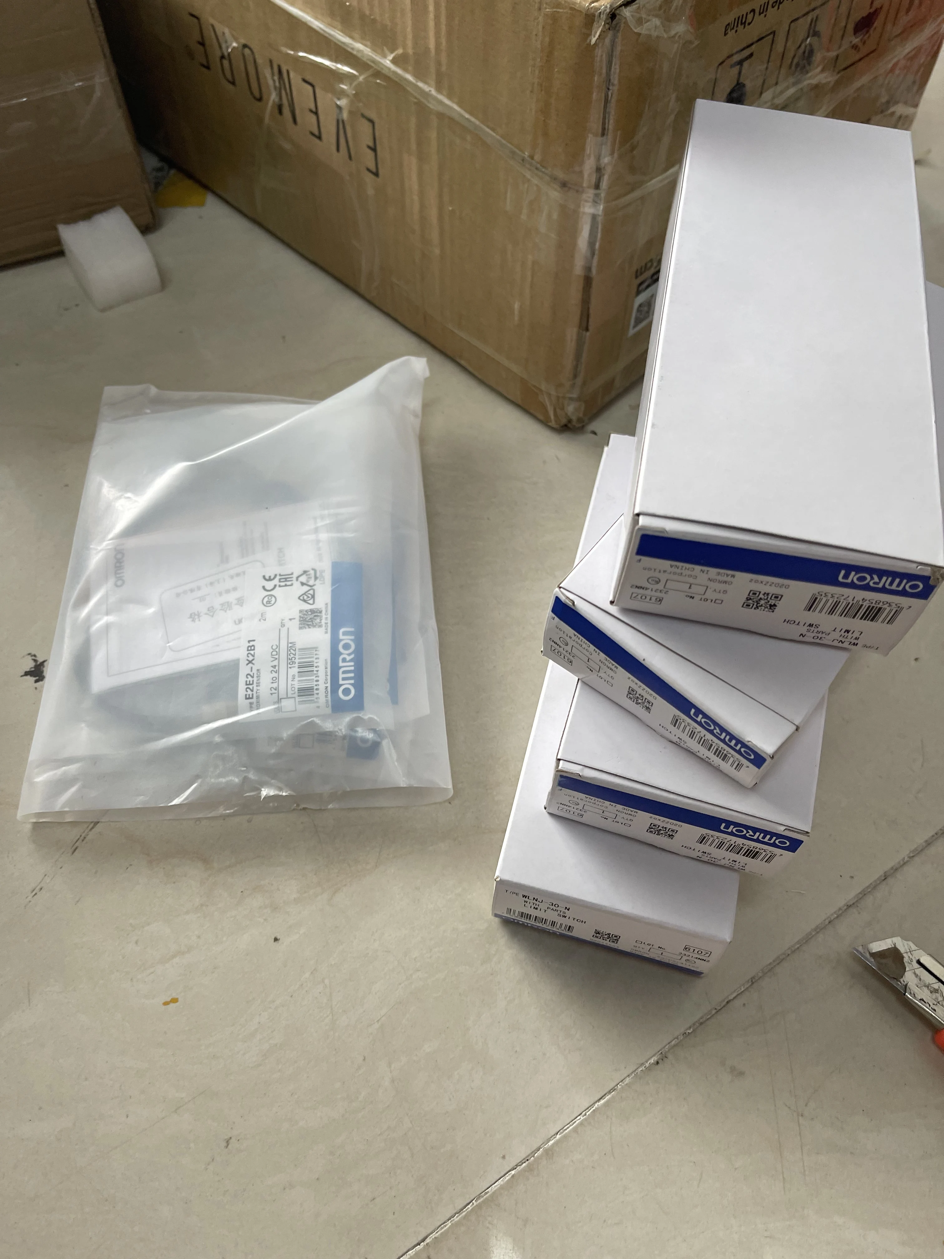 Omron Proximity Sensor E2E2-X2B1