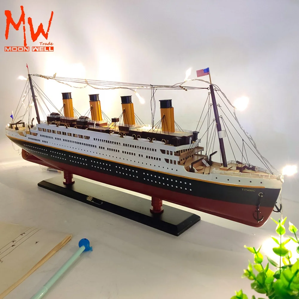 Modello RMS TITANIC Modello di crociera del Titanic con LUCI 60 cm