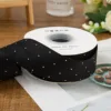 Cinta de cuero sintético con pedrería negra de 4 cm, 5 yardas.