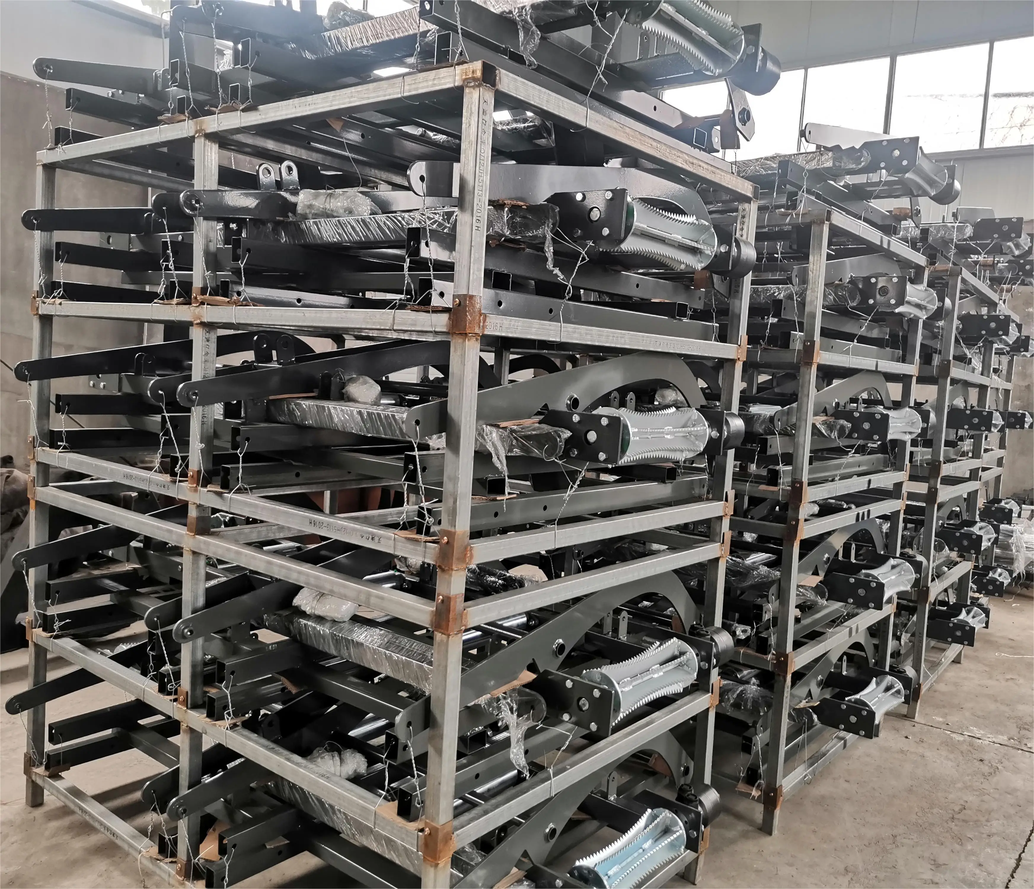 Bossworth Log Table with Hydraulic Feed Roller and Hydraulic Chain Log Deck with Hydraulic Feed Rollers and Hydraulic Chain