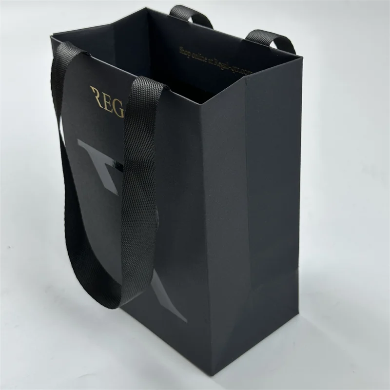 Luxury Brand Custom Made Matte Black Kraft Paper Bags Ribbon Handles Offset Printing for Garment Clothing Boutique Craft Use