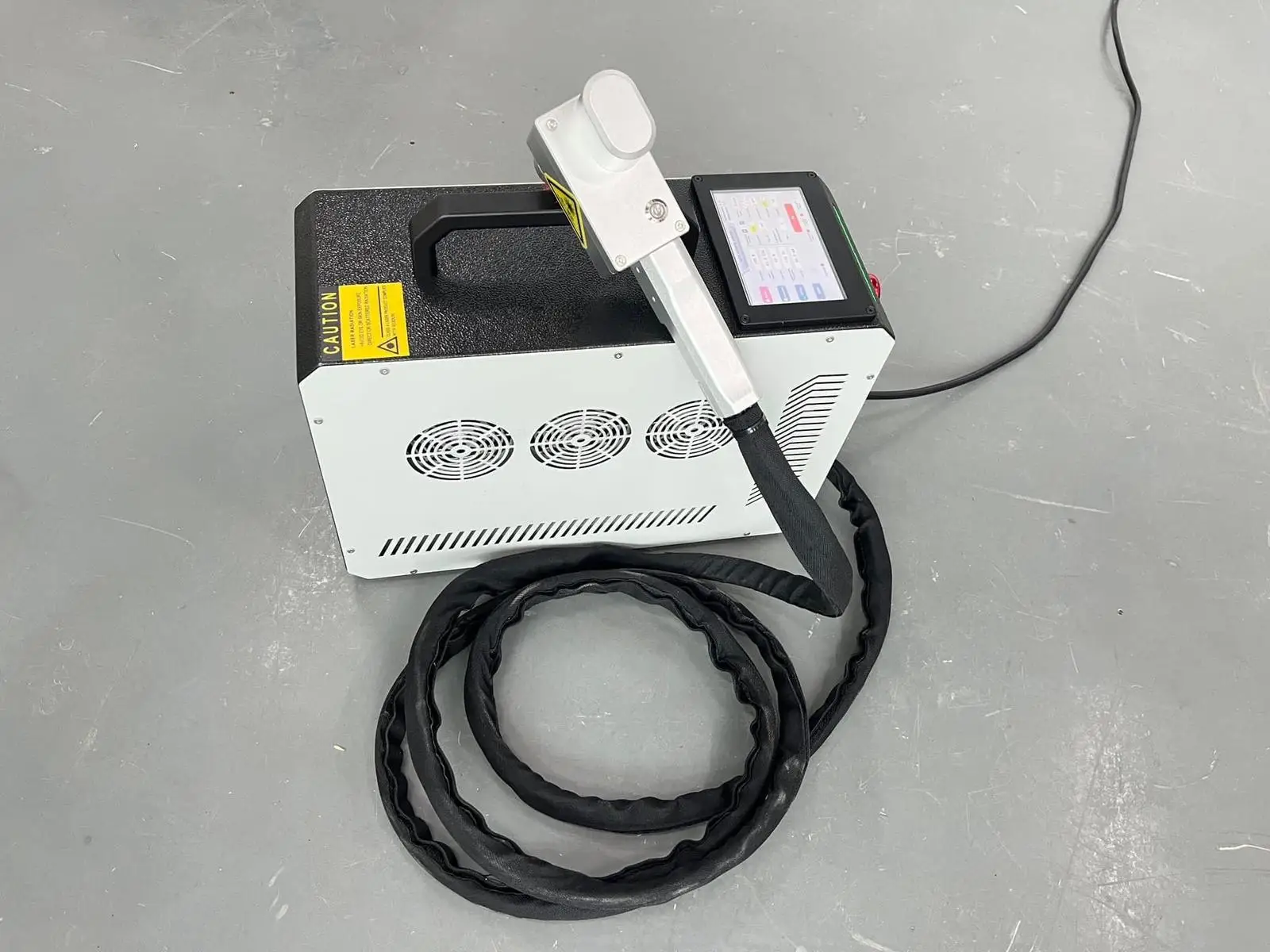 Portable Fiber Laser Cleaning Machine Backpack Design for Rust Paint Oil Removal Air Cooling-Good Price Stainless Steel UPVC PVC