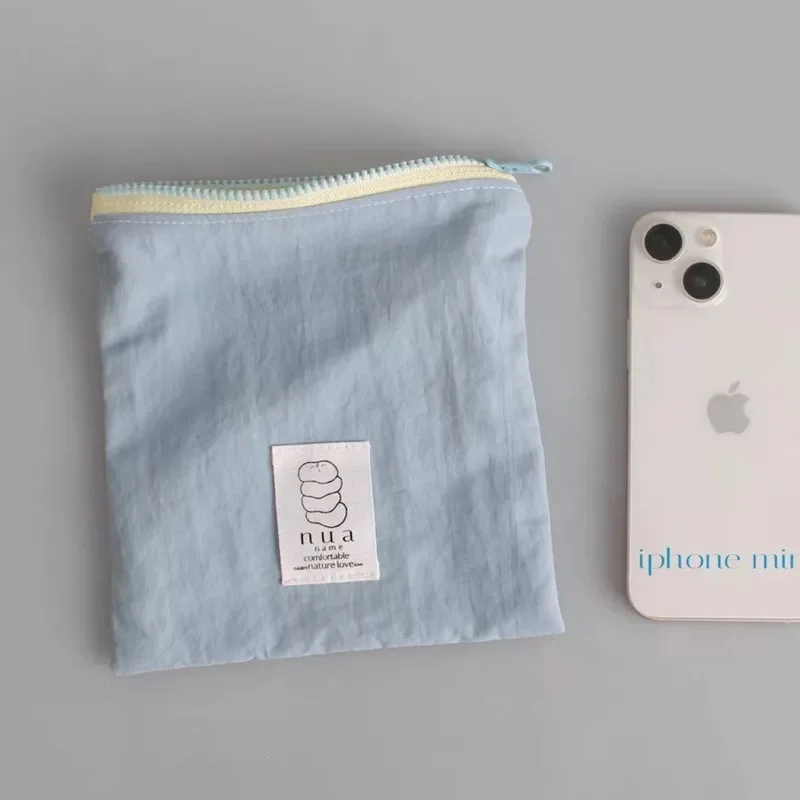 Wholesale high quality travel cosmetic bag with new design custom label logo new cosmetic bag for lady outdoor makeup storage