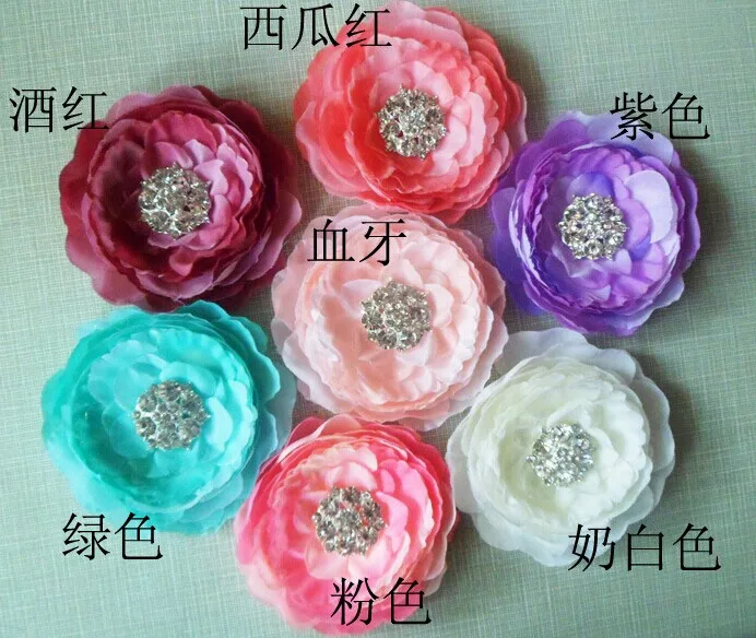 Цветок из плотной ткани ручной работы