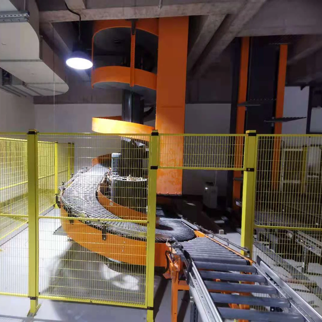 Несколько этажей запись спиральный конвейер между различными полами движение для товаров