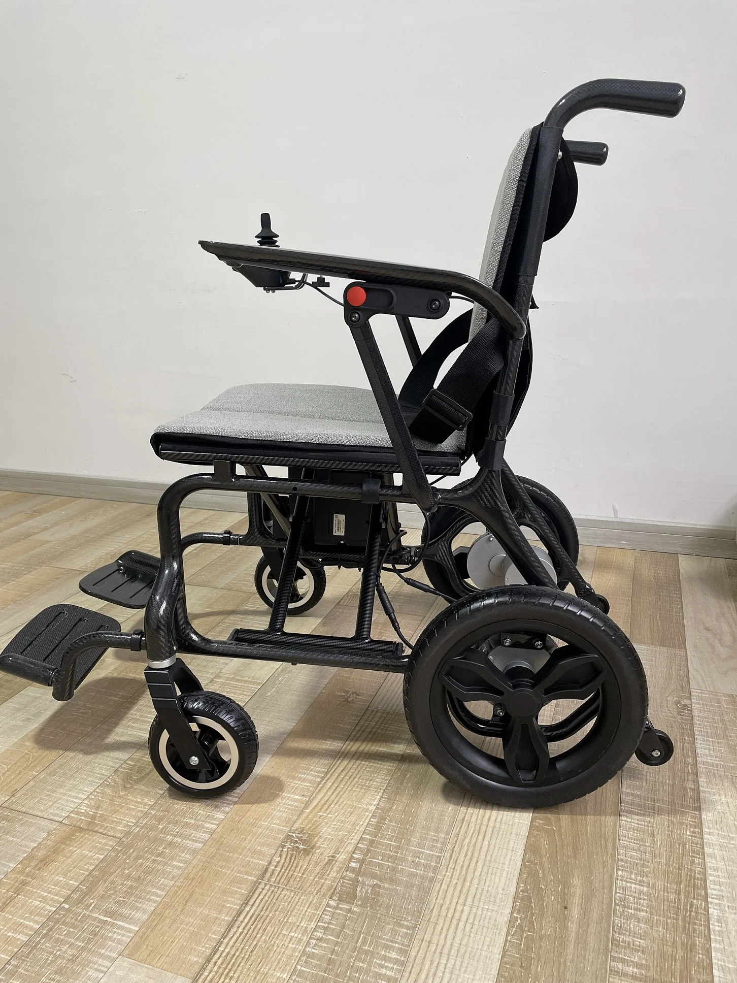 12.2kg feather lightweight folding power wheelchair carbon fiber electric wheelchair lightweight foldable for elder - BZ-JY01 manufacture