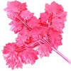 Hermosa hoja de arce rosa de tres puntas