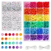 Boîte de 4000 perles cylindriques de 24 couleurs.
