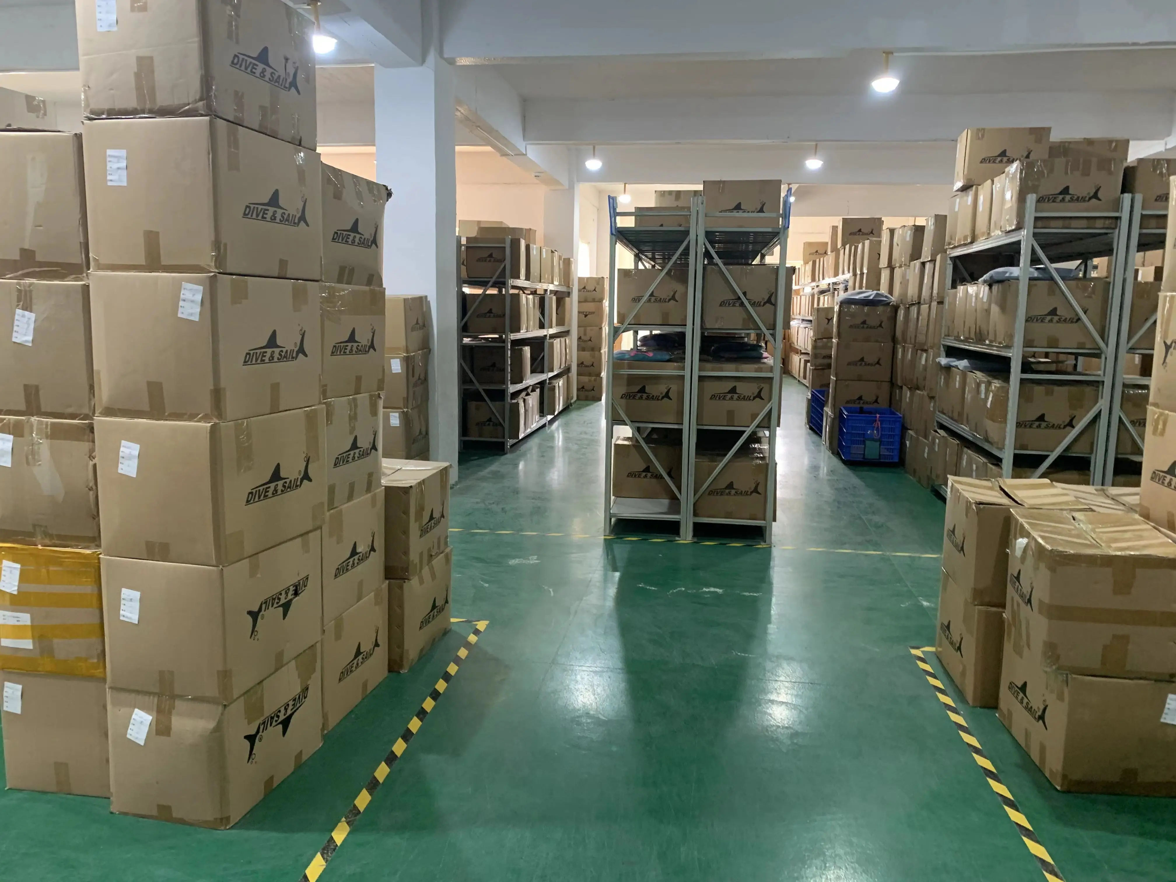 Wholesale Two Piece Men Hoodie Wetsuits 3mm 5mm 7mm Cr Neoprene Free