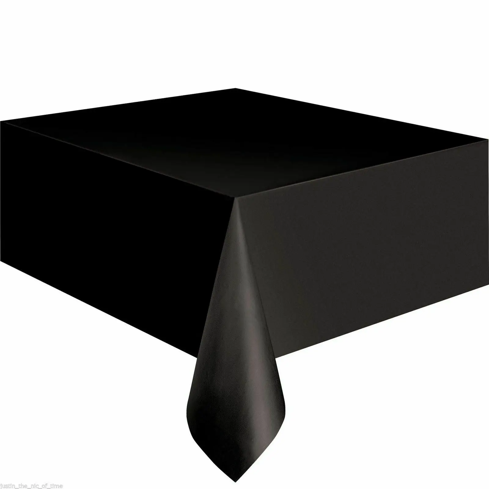 Черная пластиковая скатерть на стол