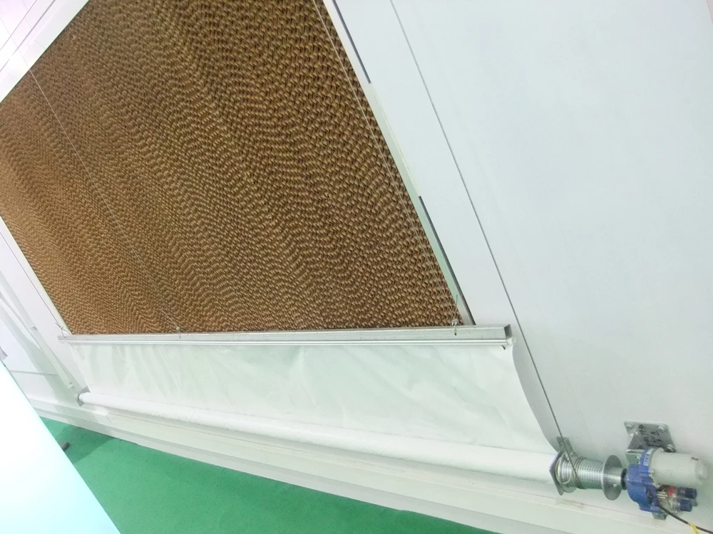Greenhouse evaporative wet cooling pad wall for cooling