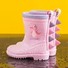Piccoli stivali da pioggia rosa per bambini