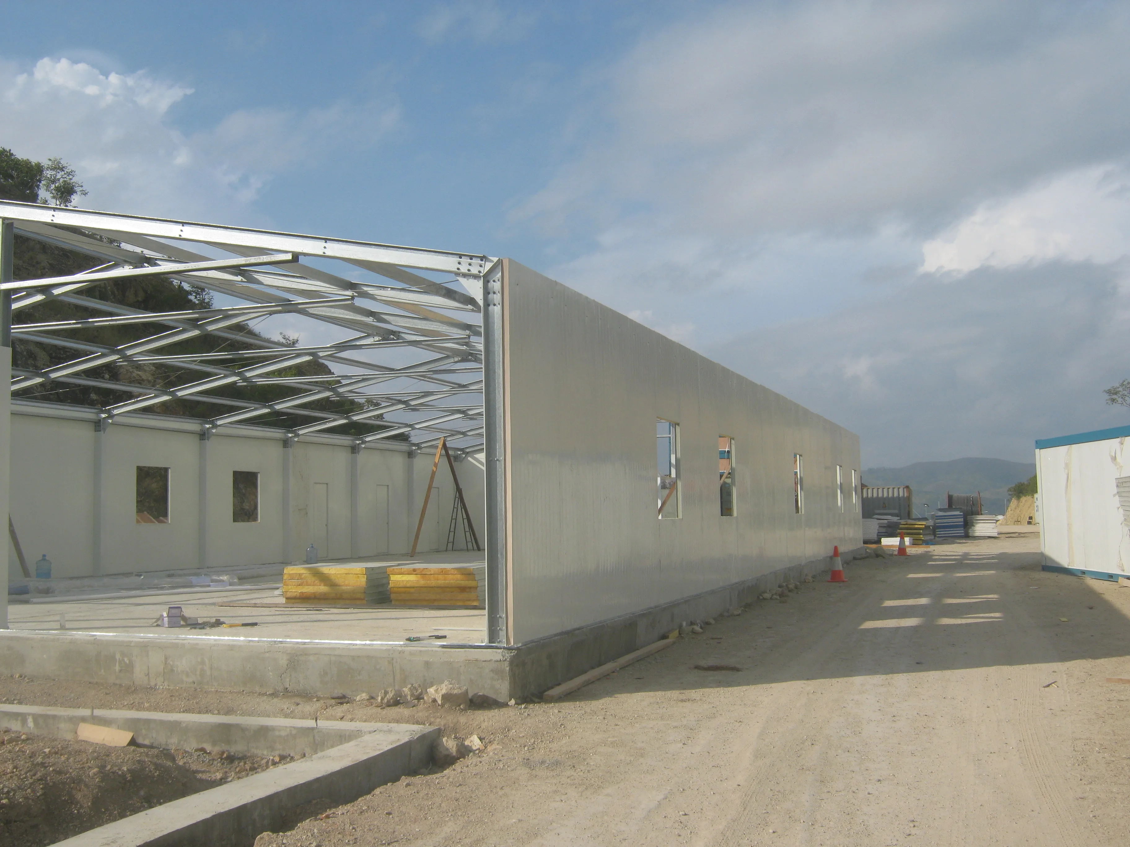 PetroChina Pipeline Campsite Prefabricated Houses in Papua New Guinea 20ft 40ft Flat Pack Steel Structures for Office Hotel Use