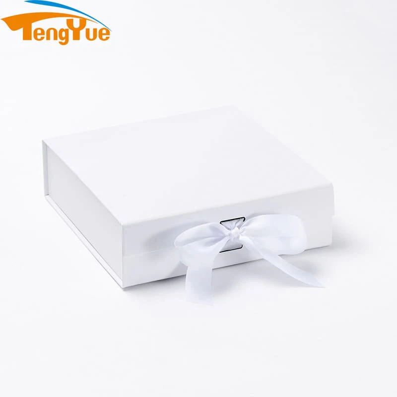 white magnetic box.jpg