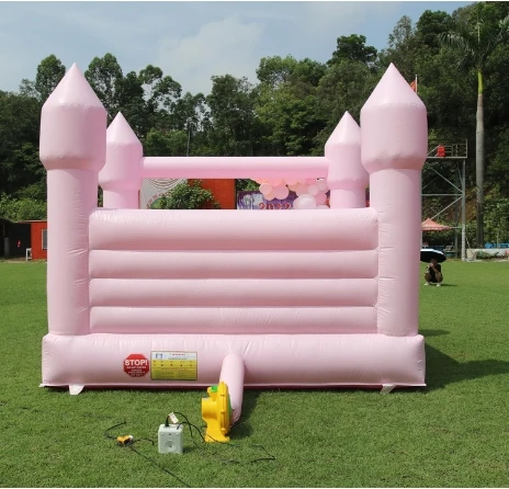 Castelo inflável rosa em PVC para festas ao ar livre, ideal para adultos e crianças. Perfeito para festas, casamentos e decorações._voghion.com