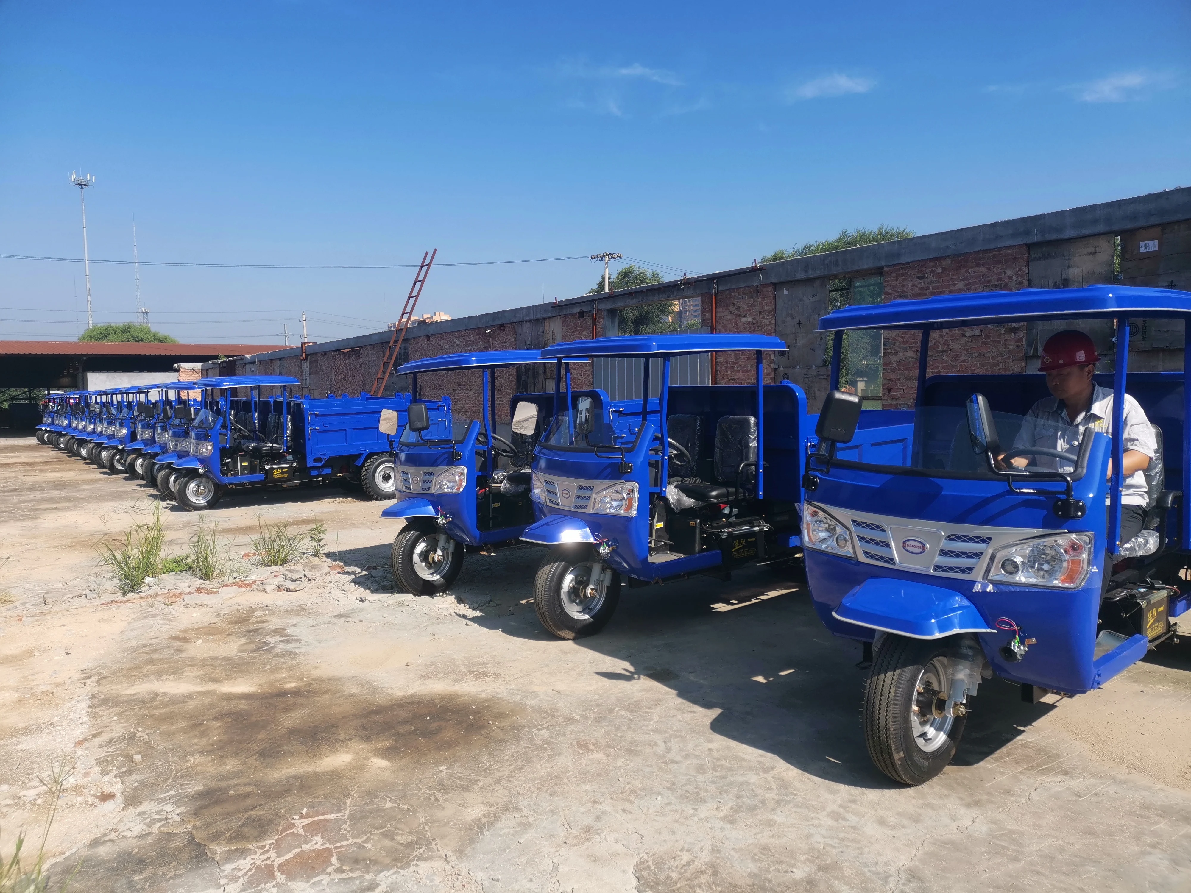 High Loading Wholesale High Quality Cheap Tricycle with Big Box Cargo Loader Rain protection Tilt Dump diesel Tricycles