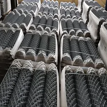 Wholesale Chain Link Fence Galvanized Diamond Hole Cyclone Wire Fence Design Galvanized Chain Link Fence Wire Mesh Rolls