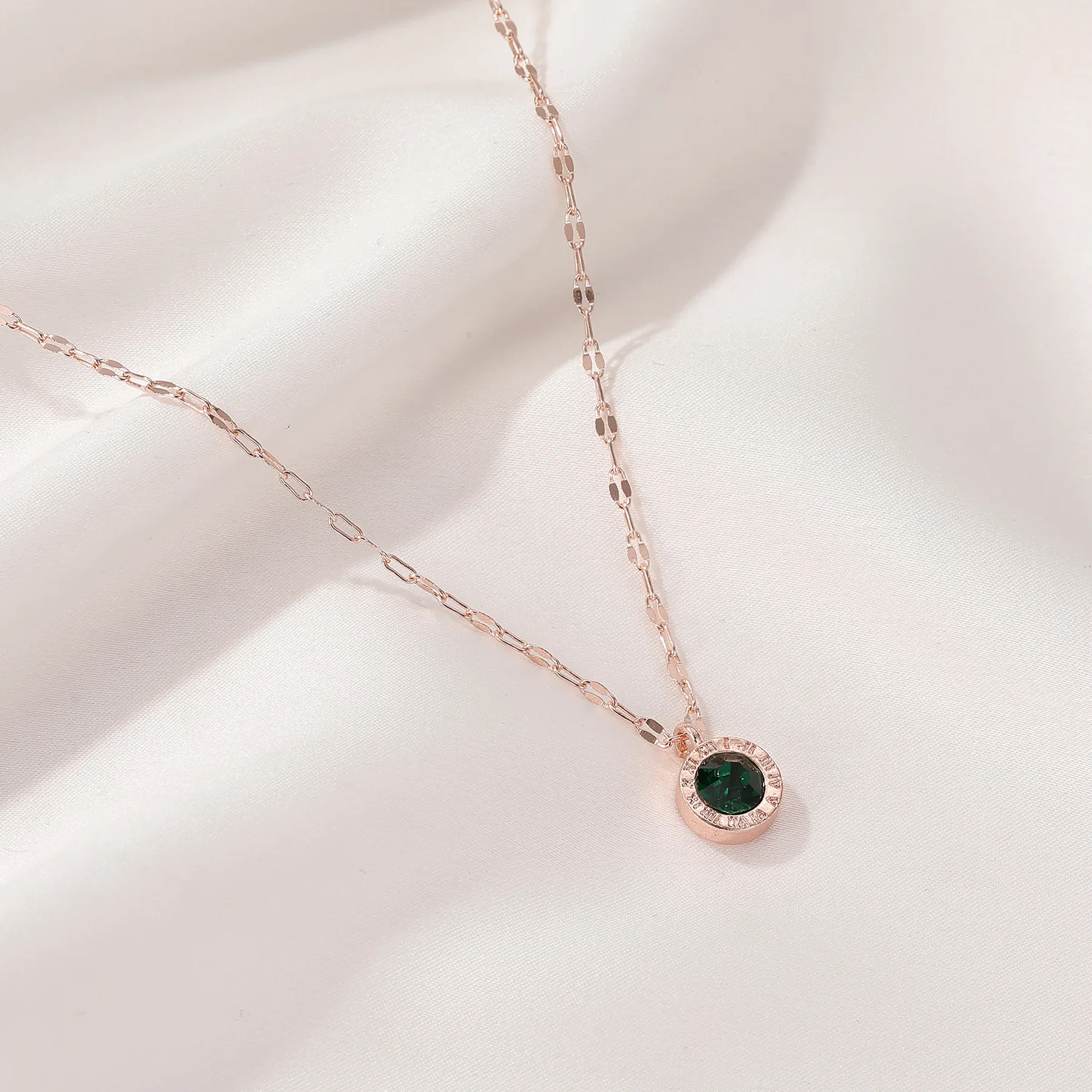 Retro Creative Roman Numerals Green Crystal Pendant Necklace Cold Wind Temperament Clavicle Chain Women TrendJewelry