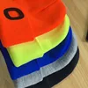 Color fluorescente actualizado a señal de luz blanca.