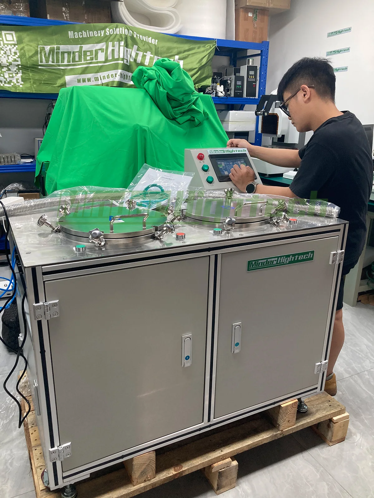 Система підвищеного тиску гелію He та фторованого масла