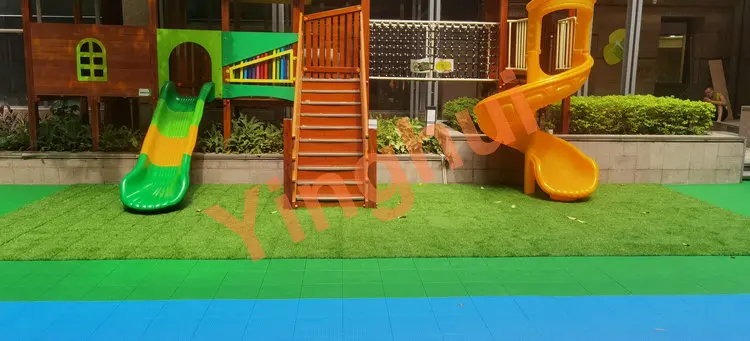 Modular Artificial Grass Turf Indoor Tiles Floor With PP Plastic Base for Balcony Garden