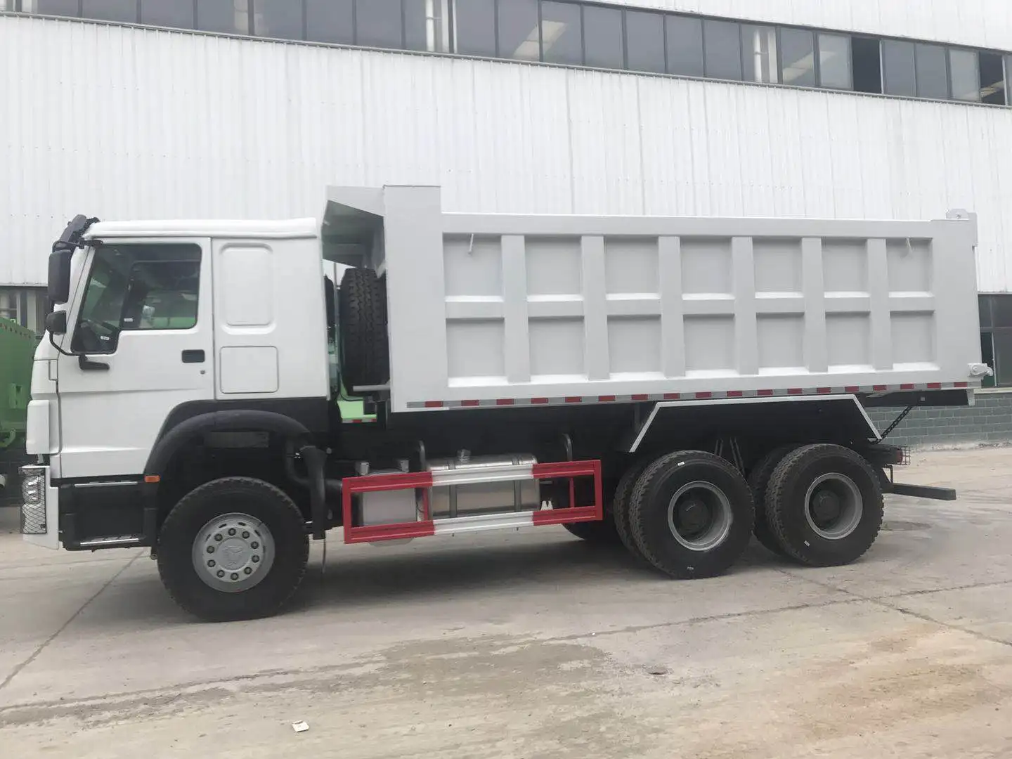 HOWO Good Sale ZZ3257N3647A Dump Truck  in Bangladesh