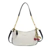 Bianco con pendente ciliegia