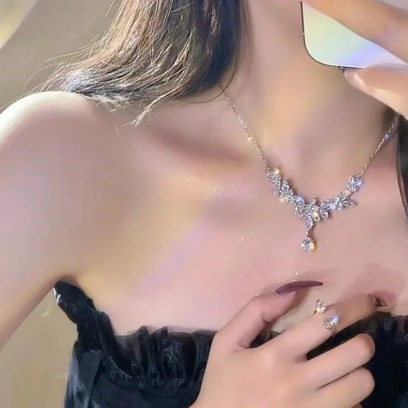 Luxury Diamond Flower Necklace with Bamboo Chain